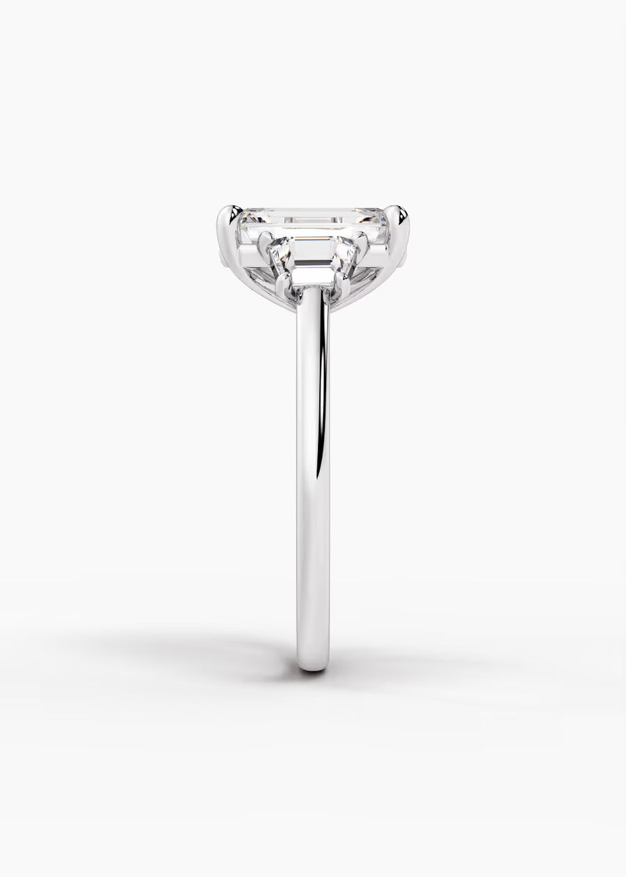WG: The Axis · Emerald — white gold view 3