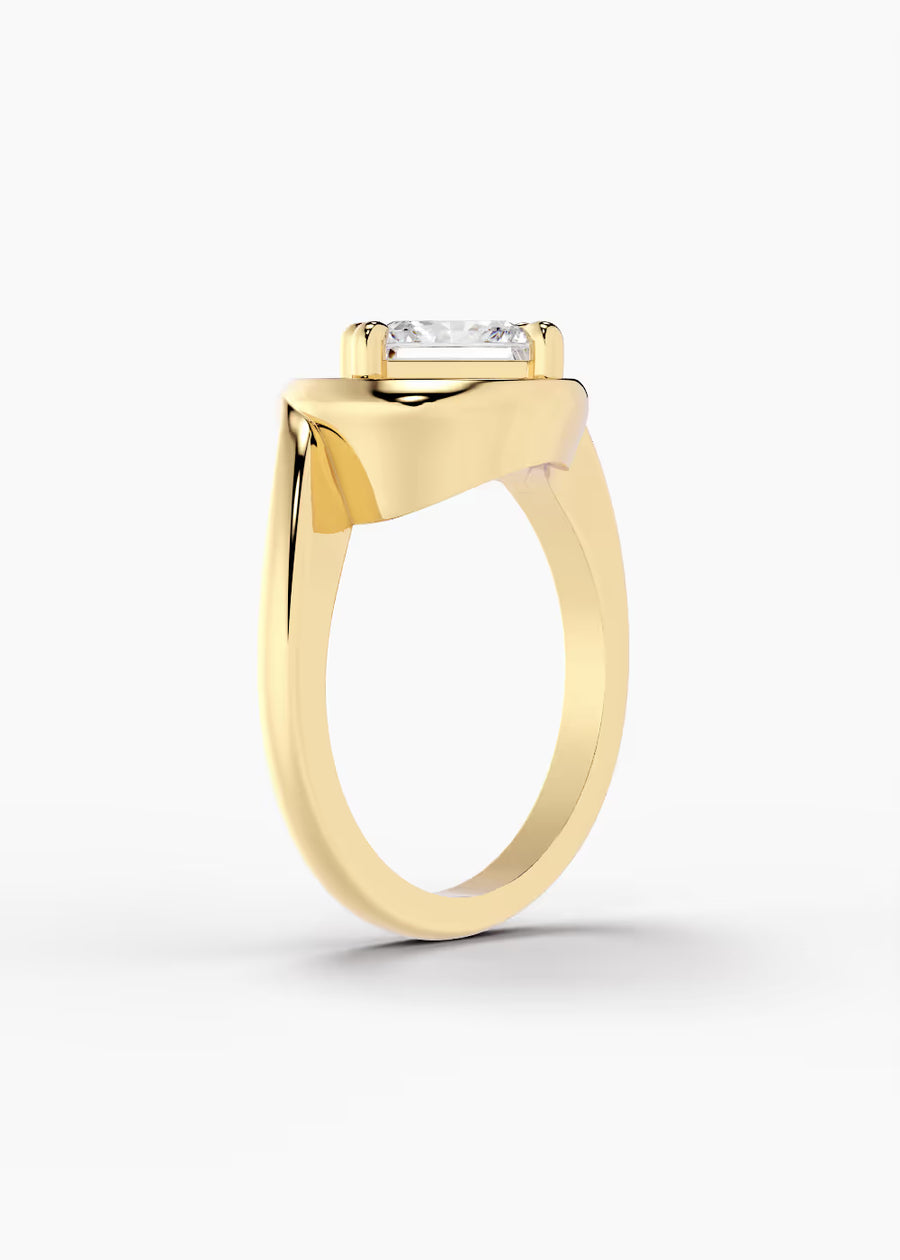YG: The Crescent · Princess — yellow gold view 2