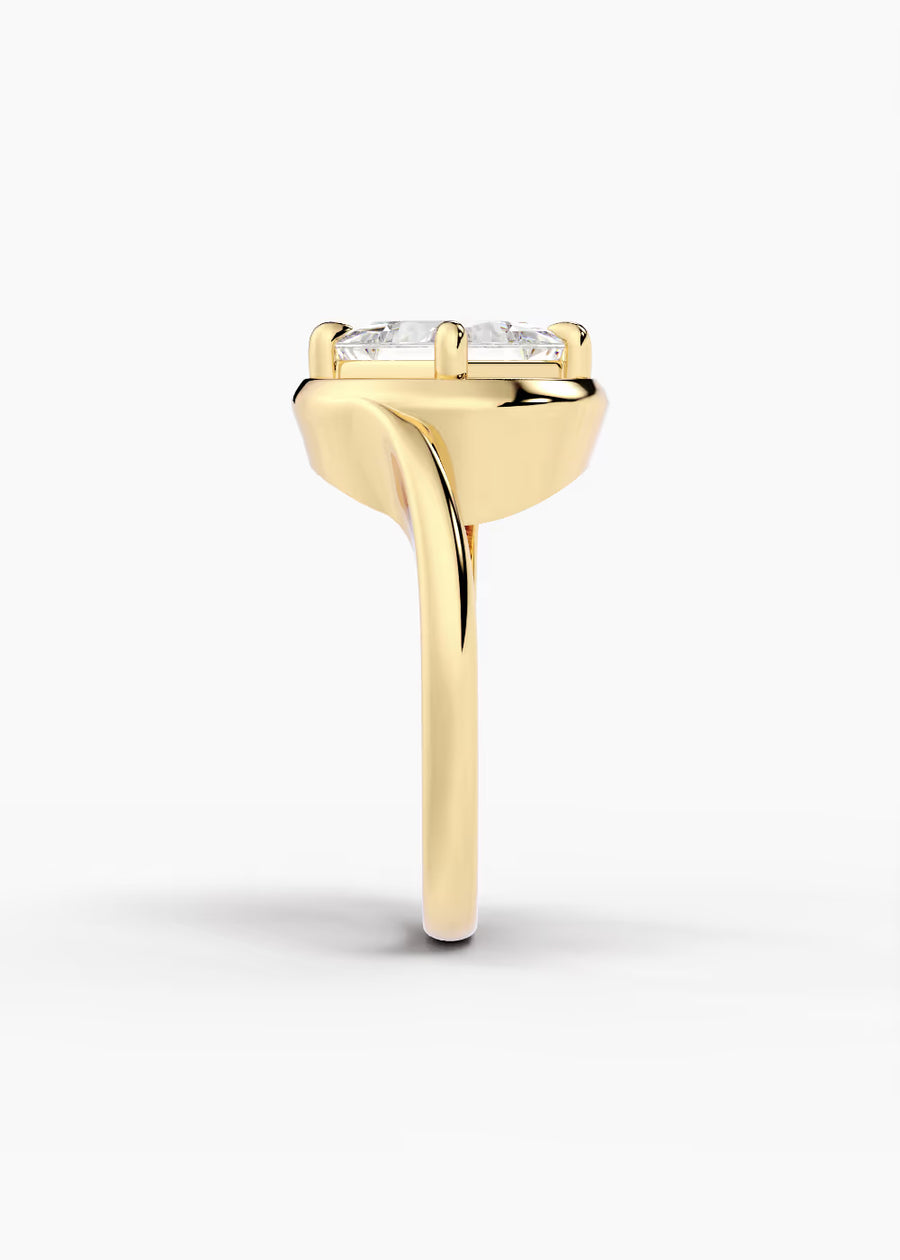 YG: The Crescent · Princess — yellow gold view 3