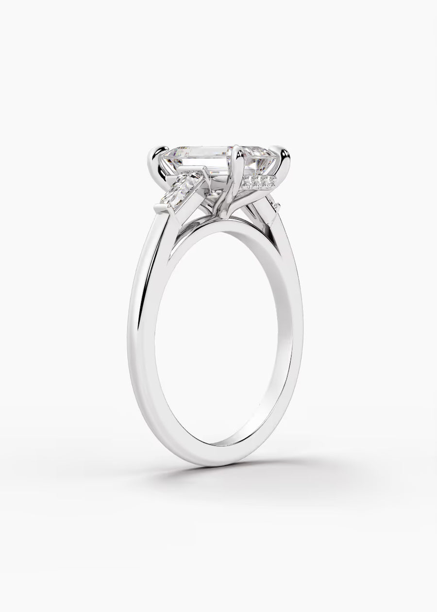 WG: The Regent · Emerald — white gold view 2