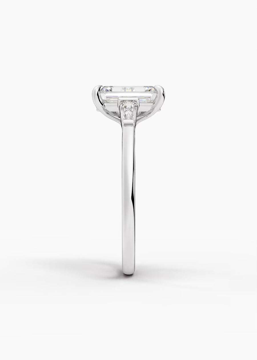WG: The Regent · Emerald — white gold view 3