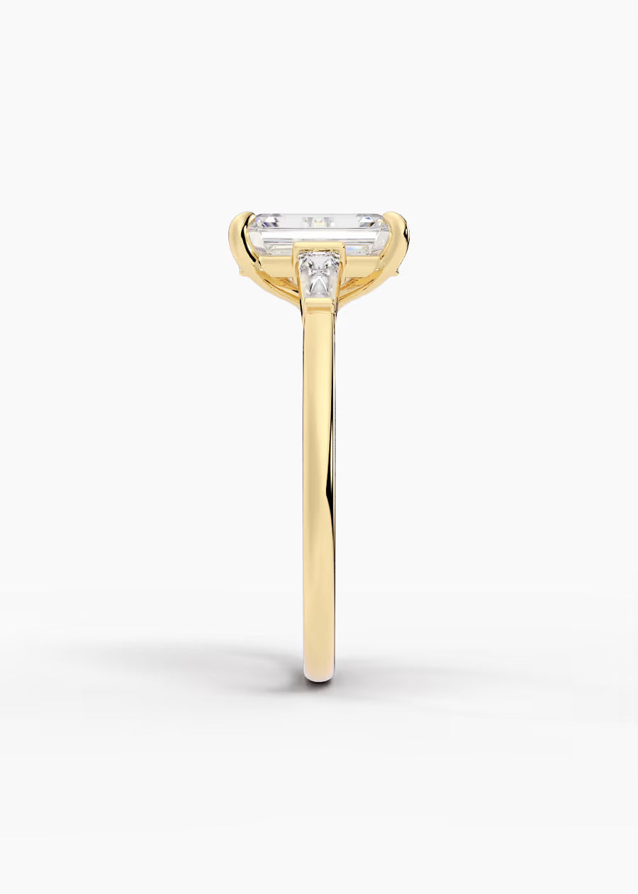 YG: The Regent · Emerald — yellow gold view 3