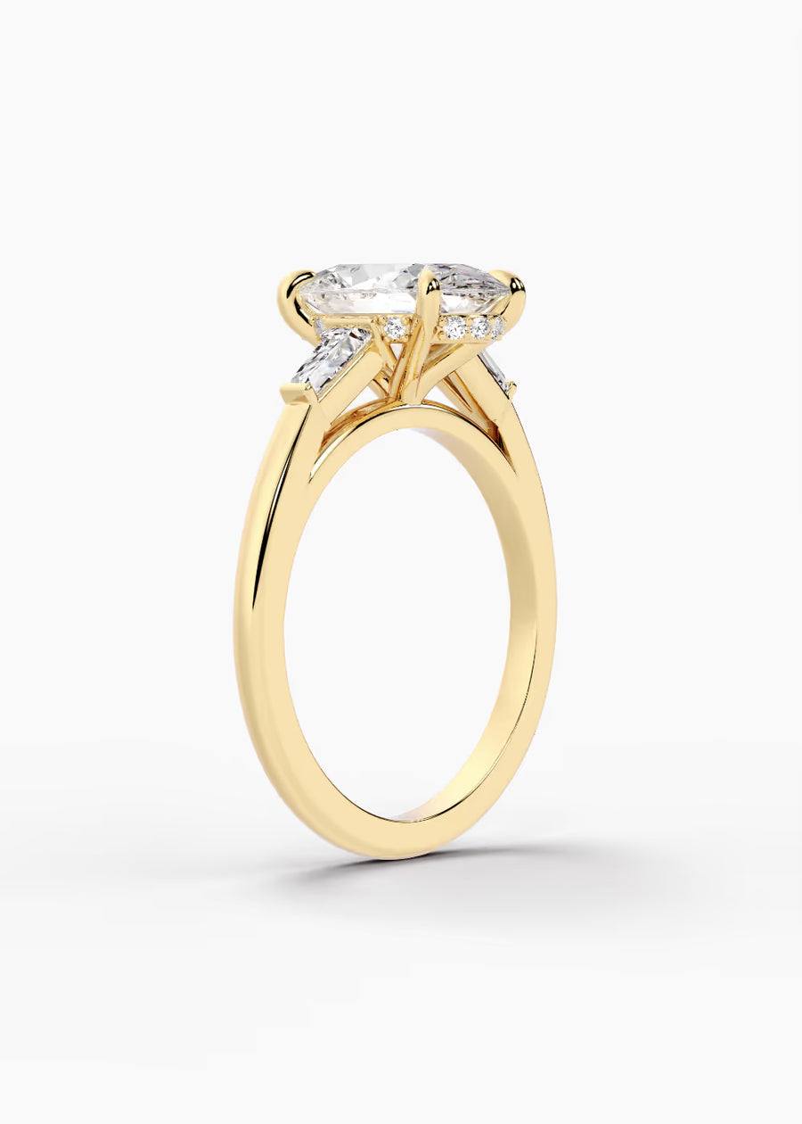 YG: The Regent · Oval — yellow gold view 2