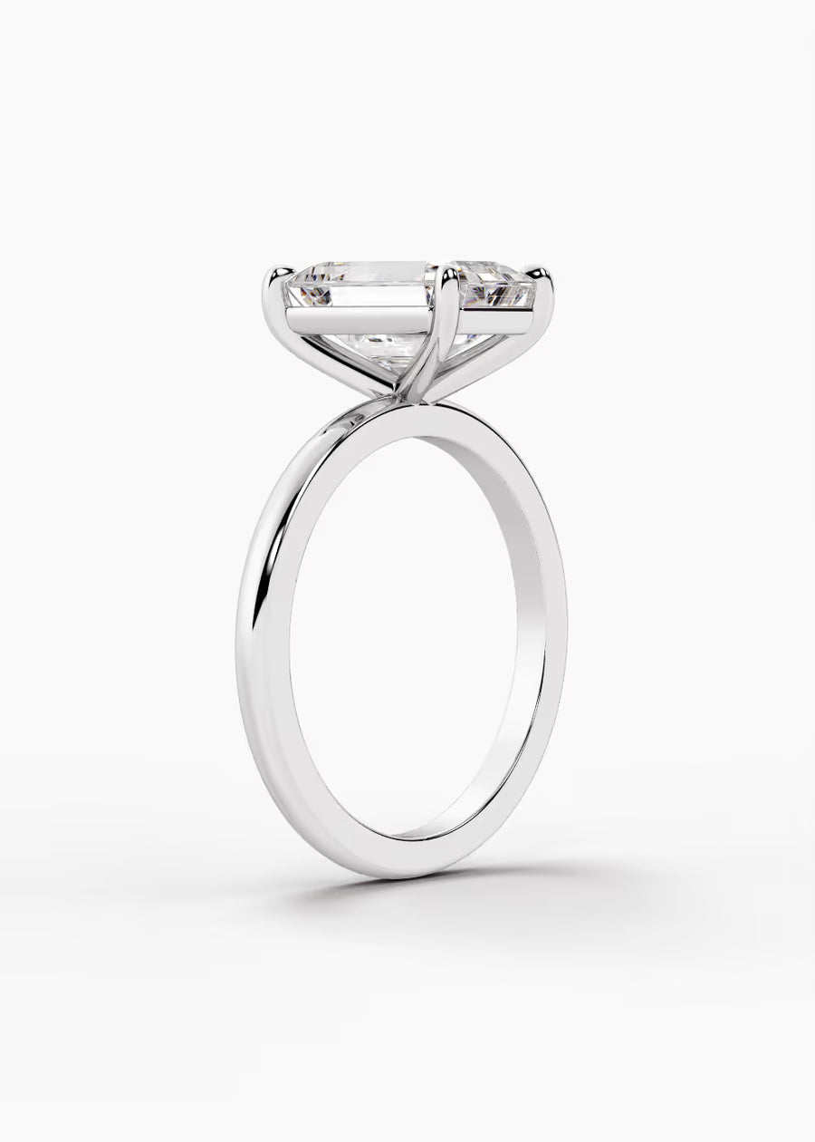 WG: The Signature · Emerald — white gold view 2