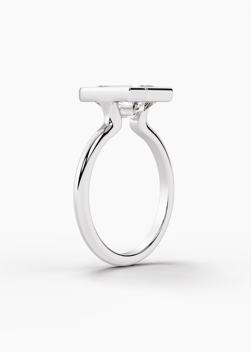 The Silhouette · Emerald — WG detail