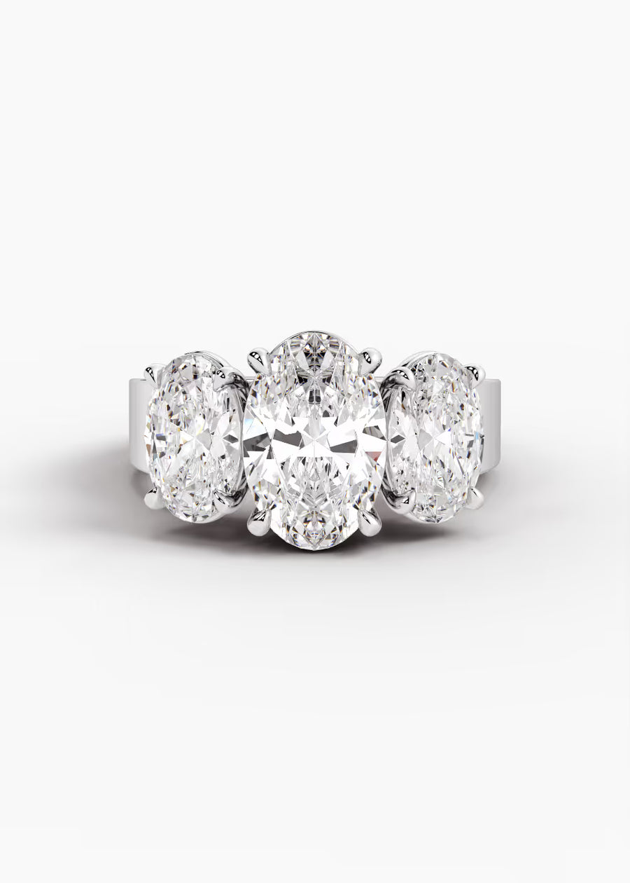 WG: The Sovereign · Oval — white gold view 1
