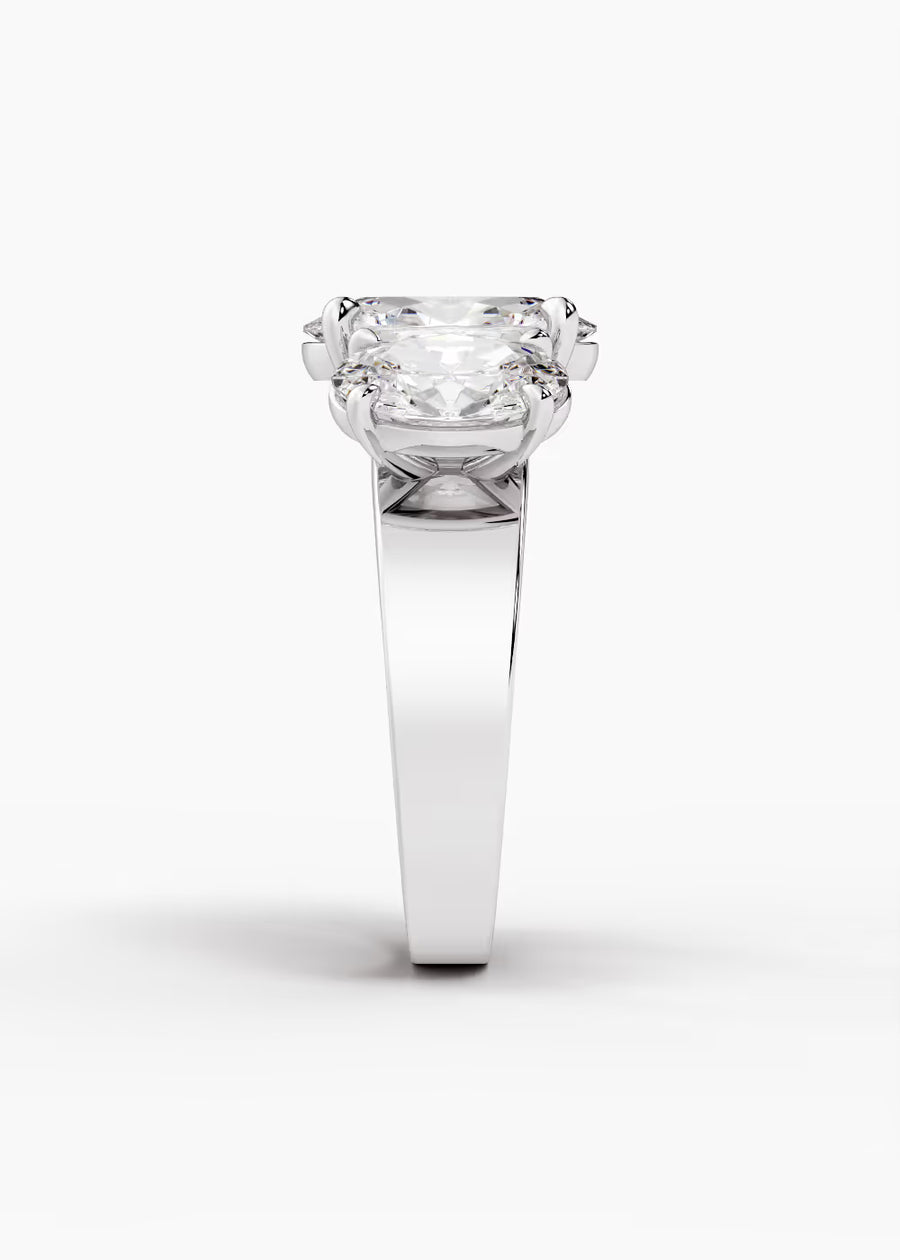 WG: The Sovereign · Oval — white gold view 3
