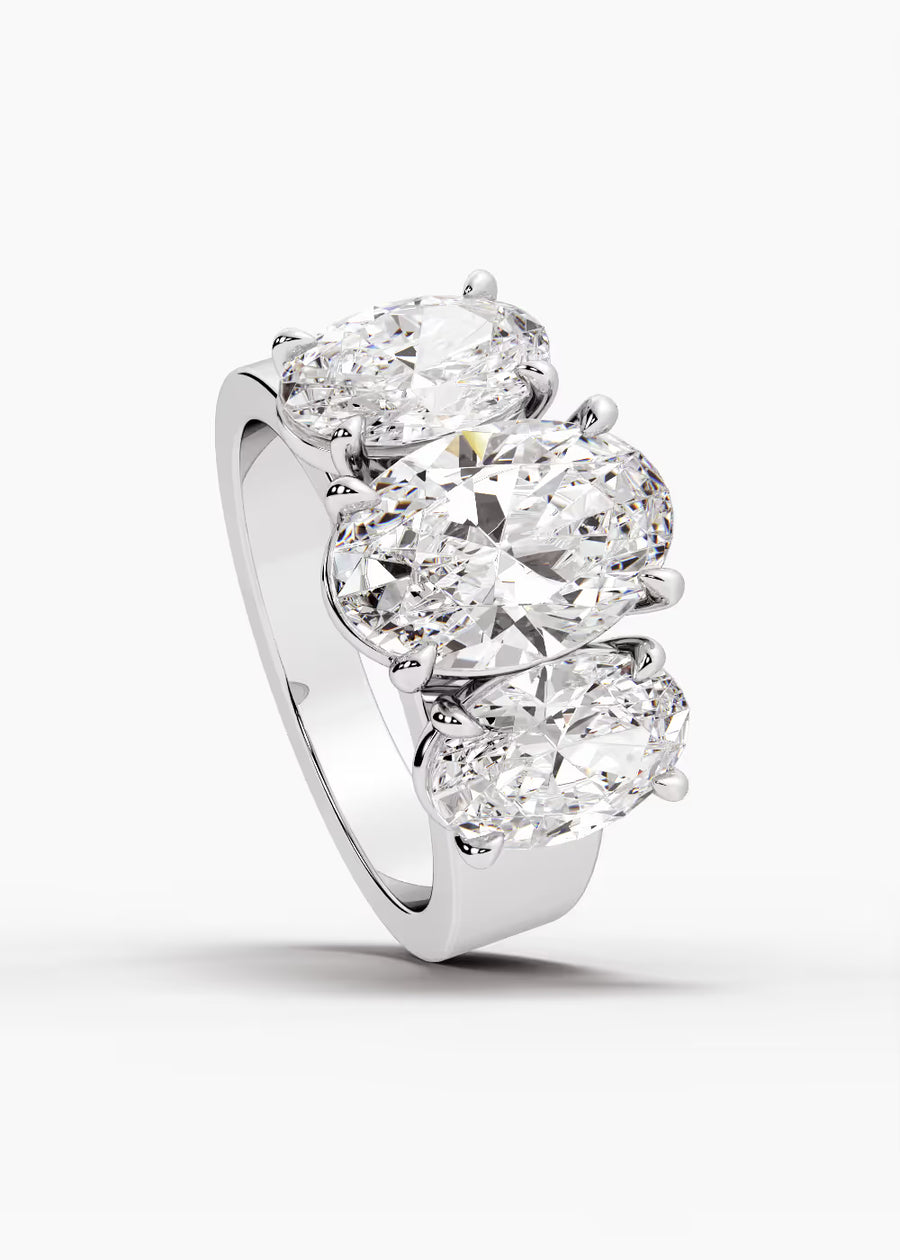 WG: The Sovereign · Oval — white gold view 4