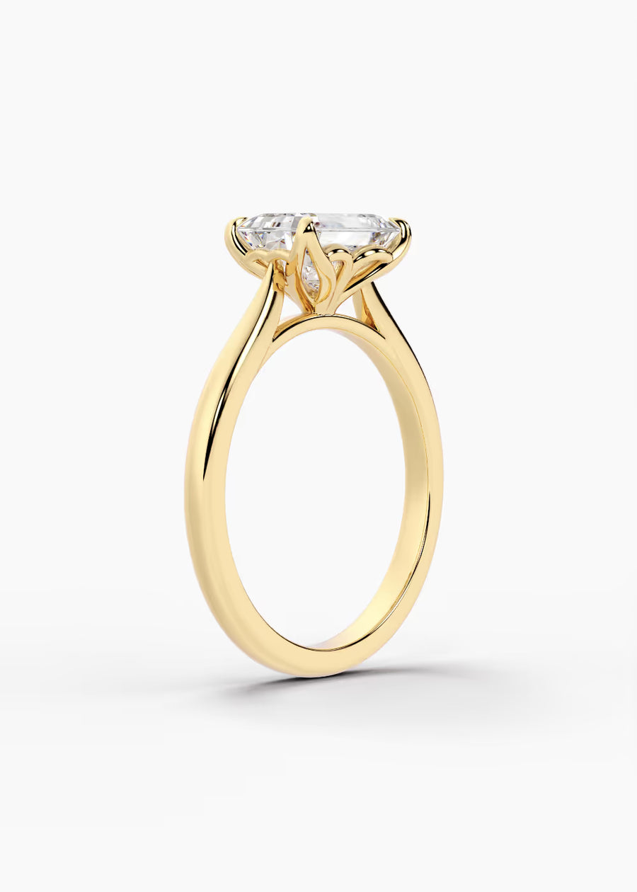 YG: The Willow · Emerald — yellow gold view 2